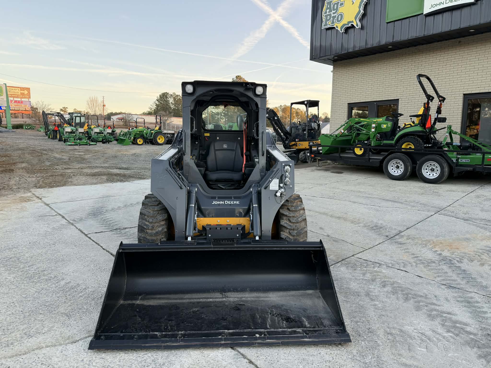 2025 John Deere 320G Image 5