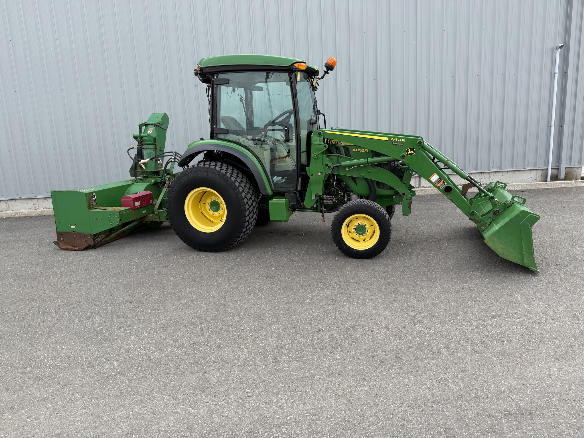 2018 John Deere 4052R Image 1