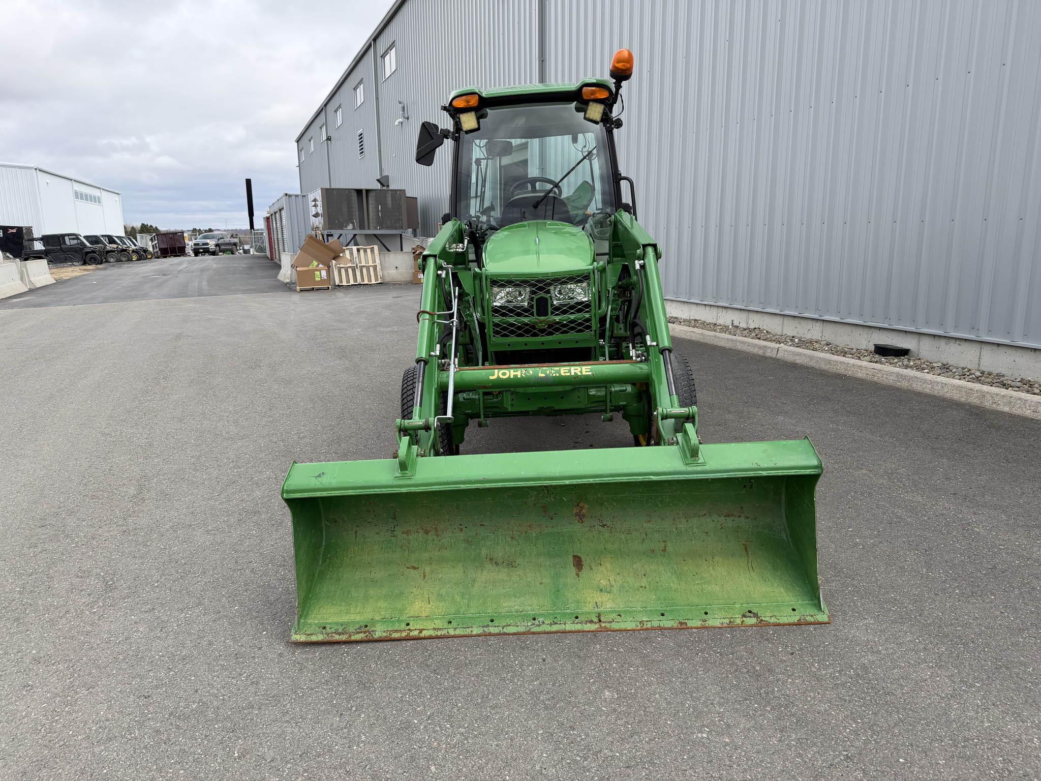 2018 John Deere 4052R Image 3