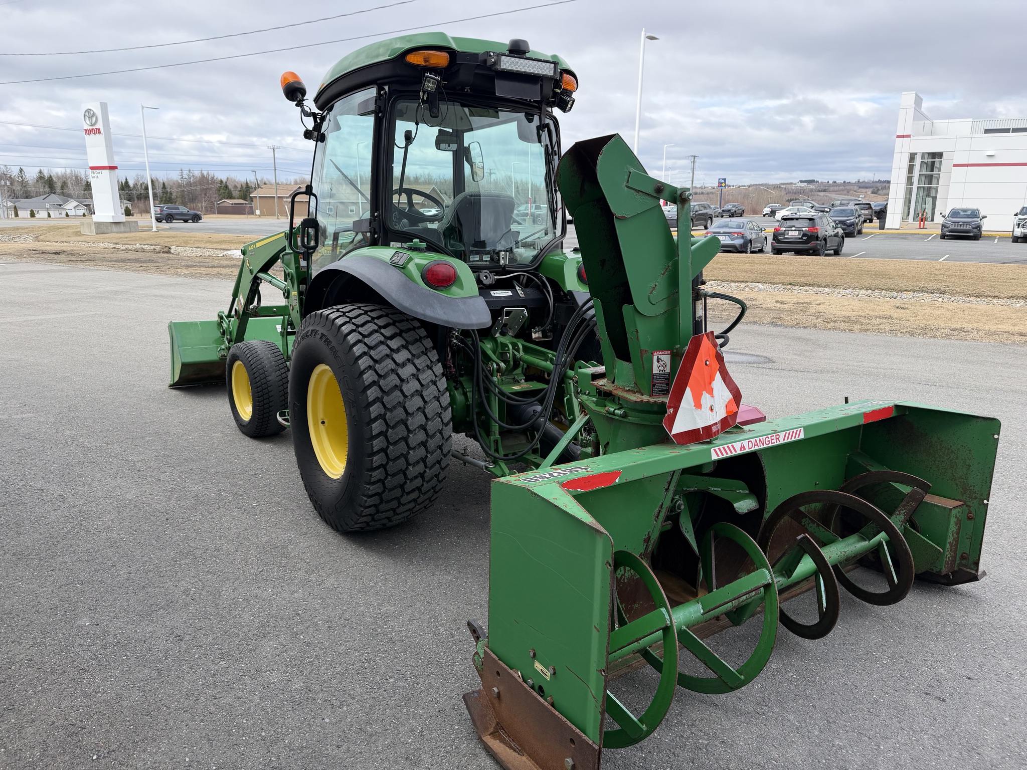 2018 John Deere 4052R Image 6