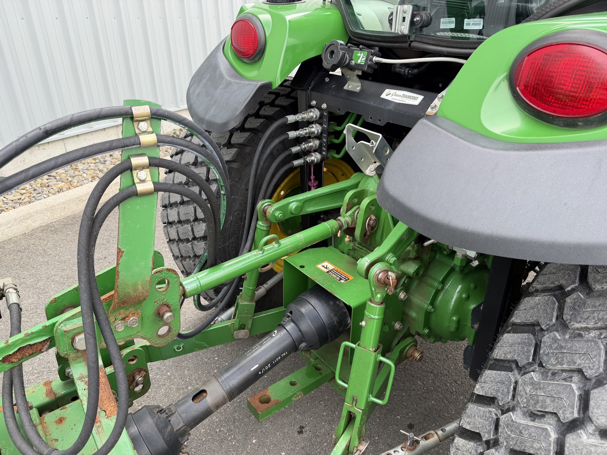 2018 John Deere 4052R Image 8