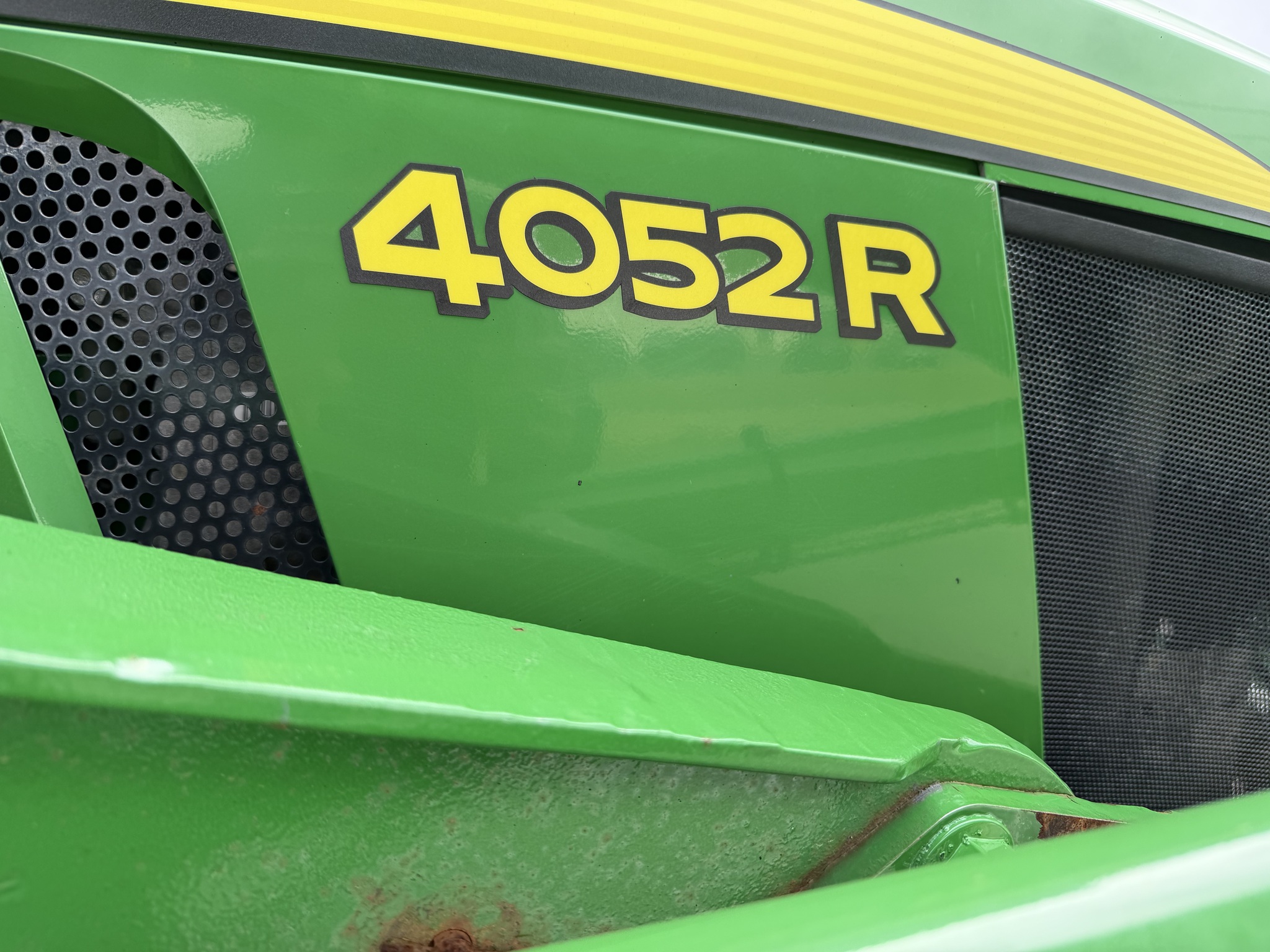 2018 John Deere 4052R Image 11