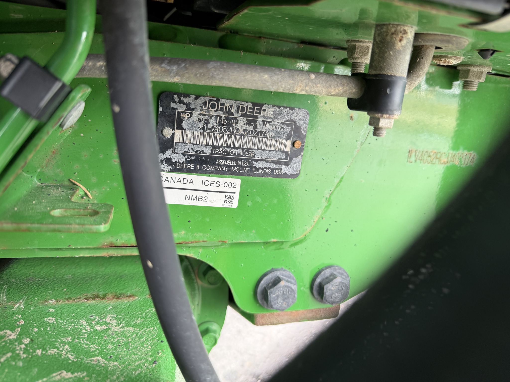 2018 John Deere 4052R Image 13