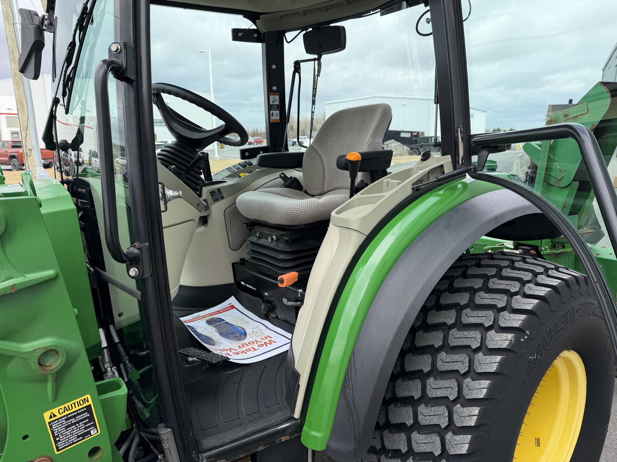 2018 John Deere 4052R Image 14