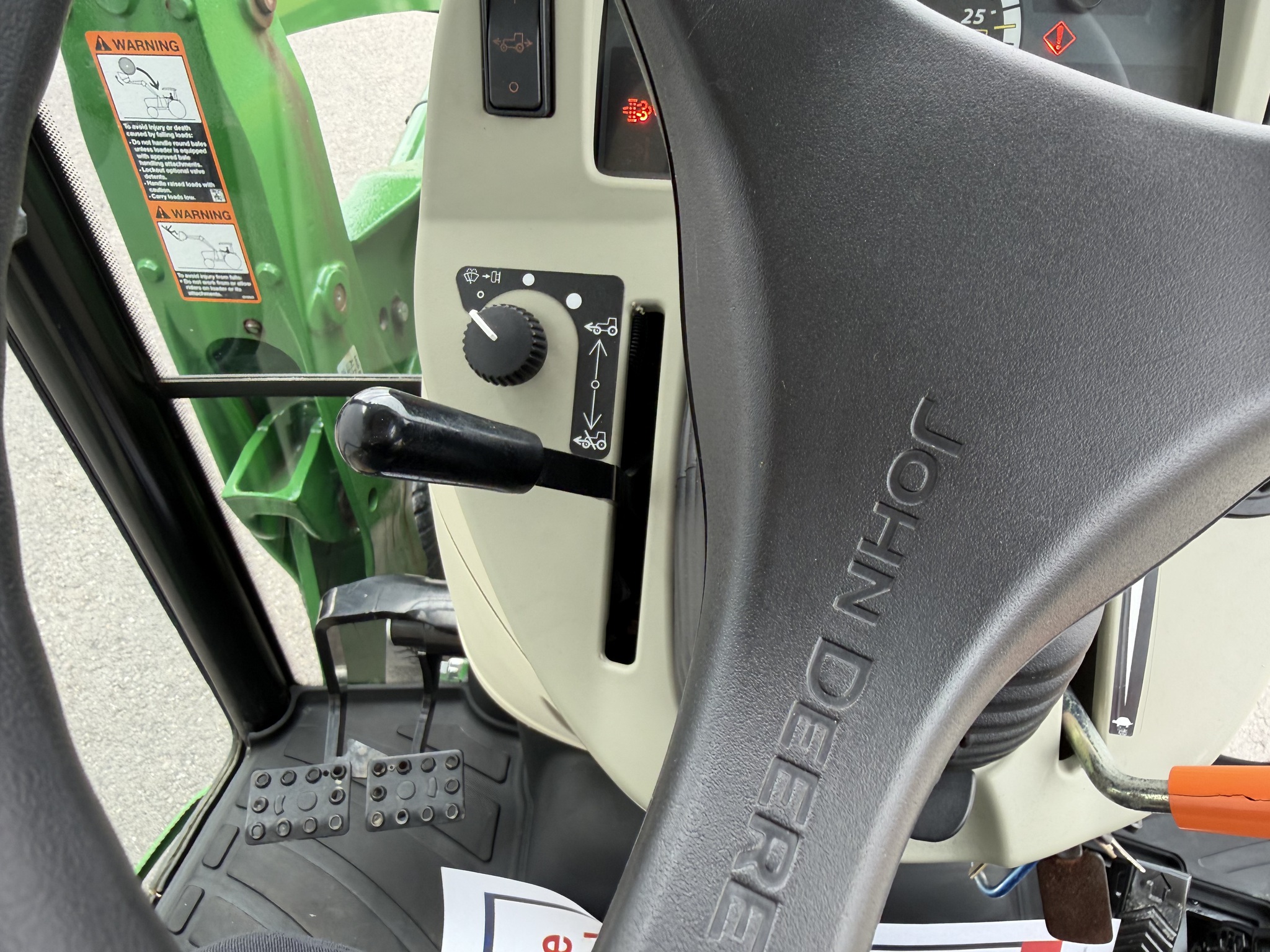 2018 John Deere 4052R Image 17