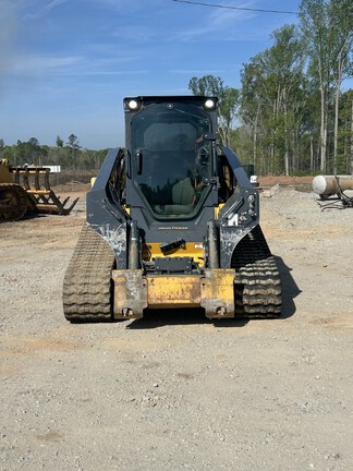Photo of a 2022 John Deere 333G