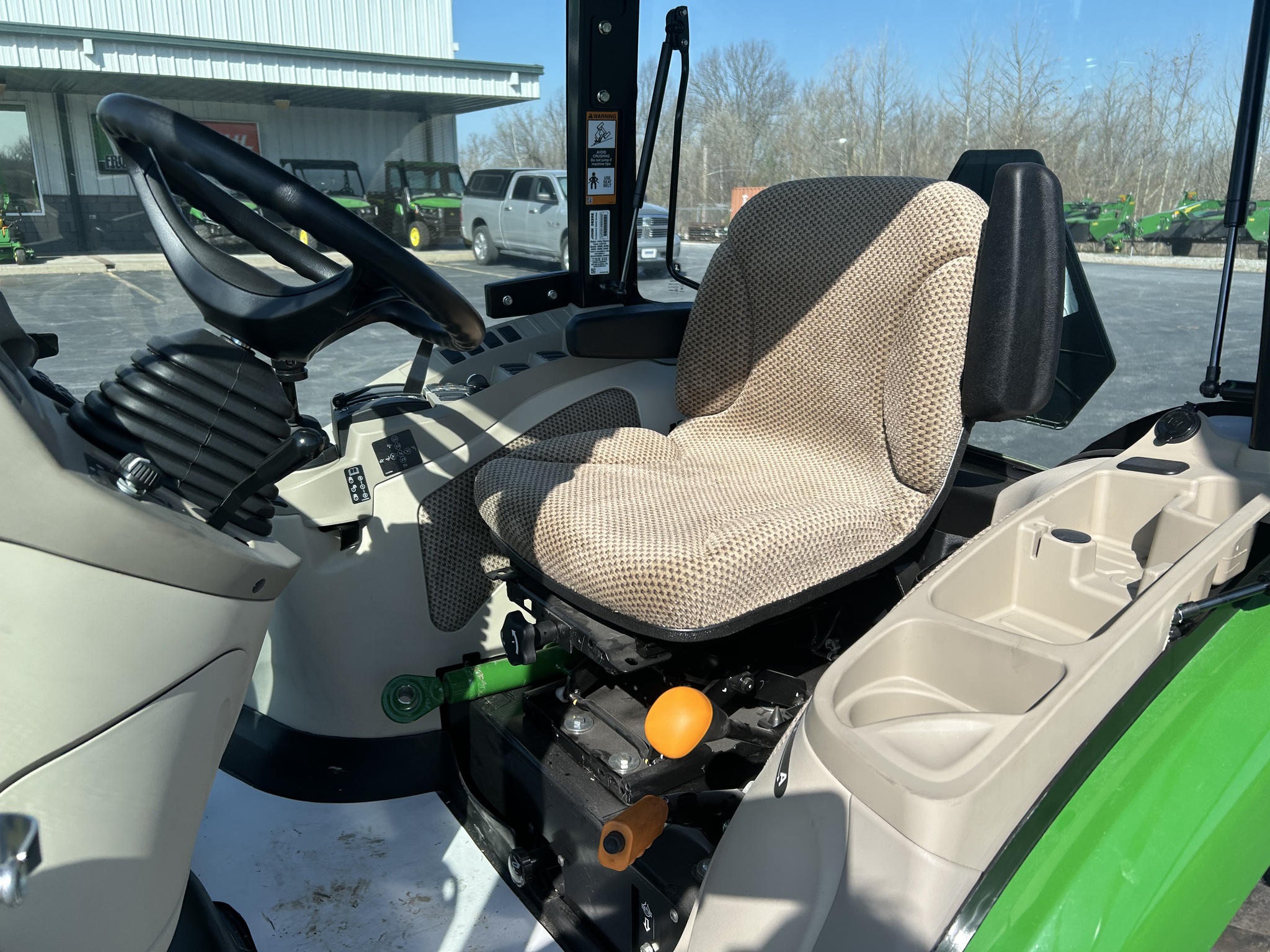  2025 John Deere 3033R at Heritage Tractor in Anderson, MO