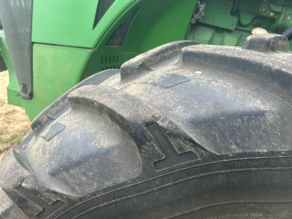 2012 John Deere 8260R Photo 2