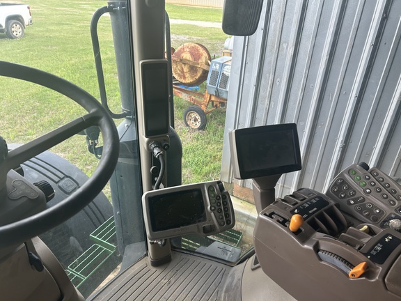 2012 John Deere 8260R Photo 7