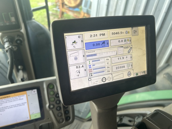 2012 John Deere 8260R Photo 6