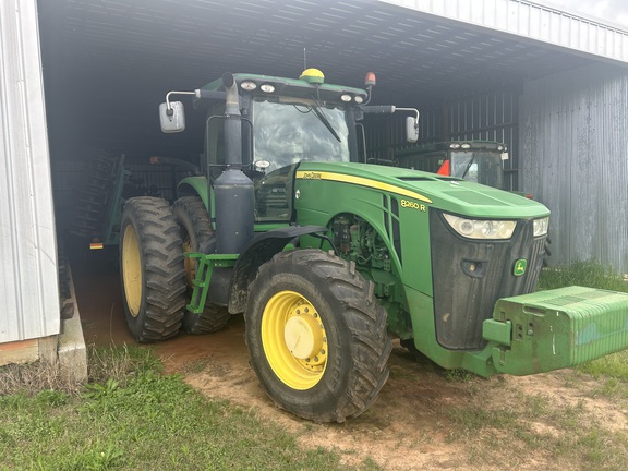 2012 John Deere 8260R Photo 1
