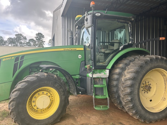 2012 John Deere 8260R Photo 11