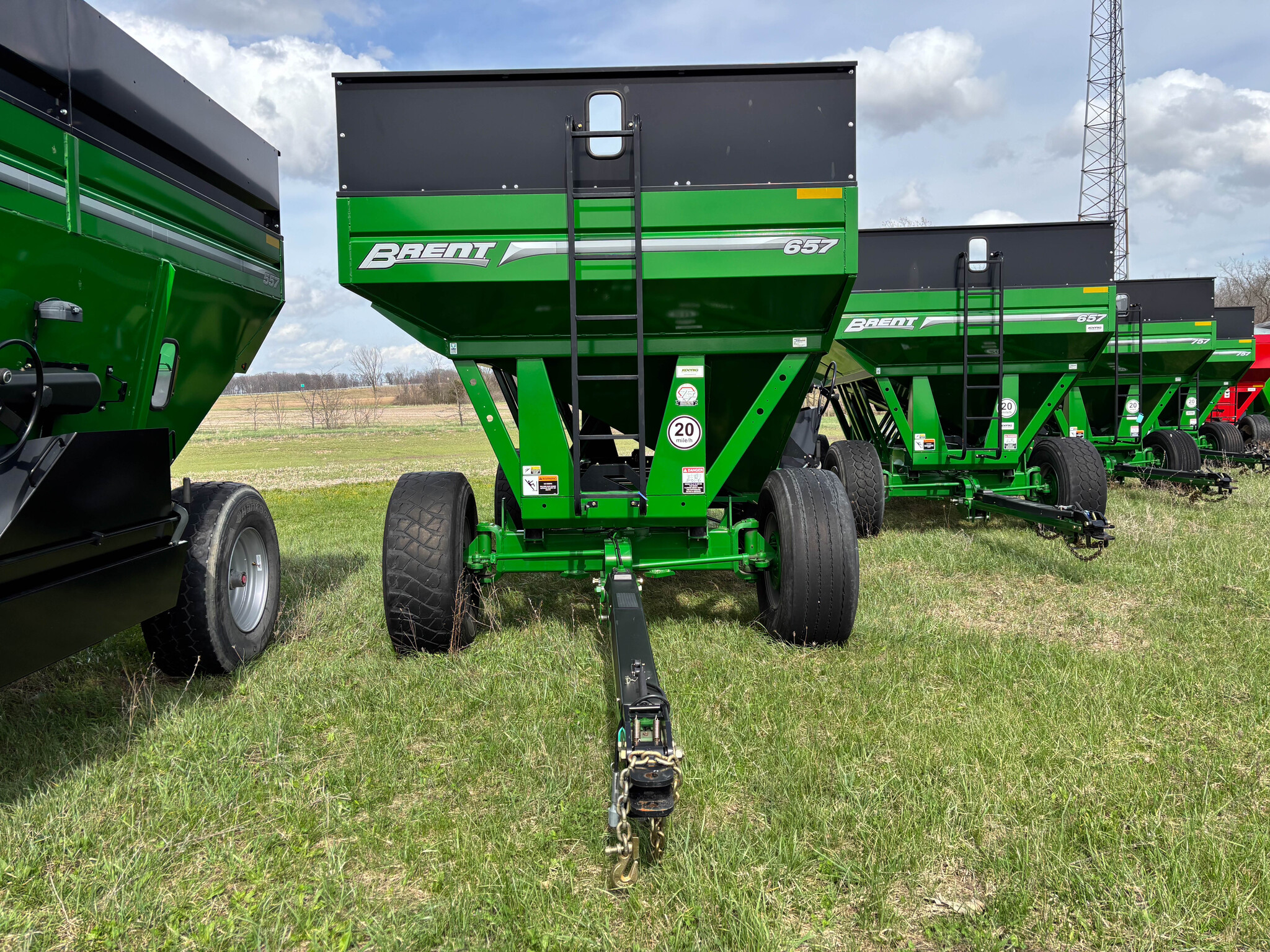 Used -- Brent 657 Grain Carts at Koenig Equipment in Anna, OH - PhotoXL4