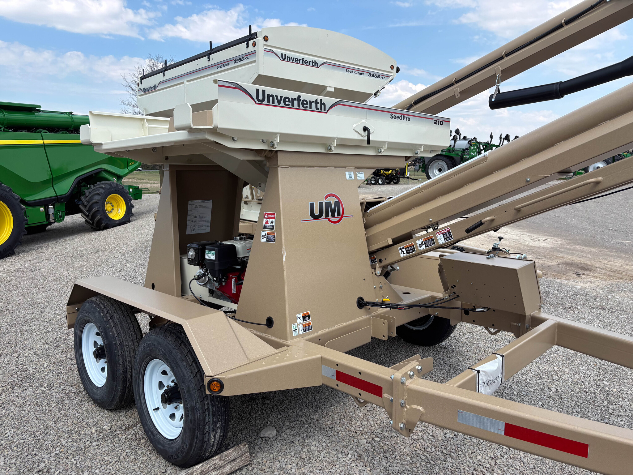 Used -- Unverferth 210 Seed Tenders at Koenig Equipment in Anna, OH - PhotoXL4