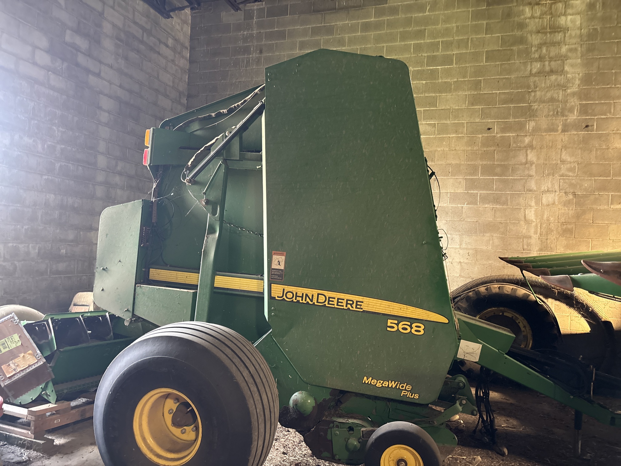 Used 2010 John Deere 568 Round Balers at Koenig Equipment in Urbana, OH - PhotoXL0