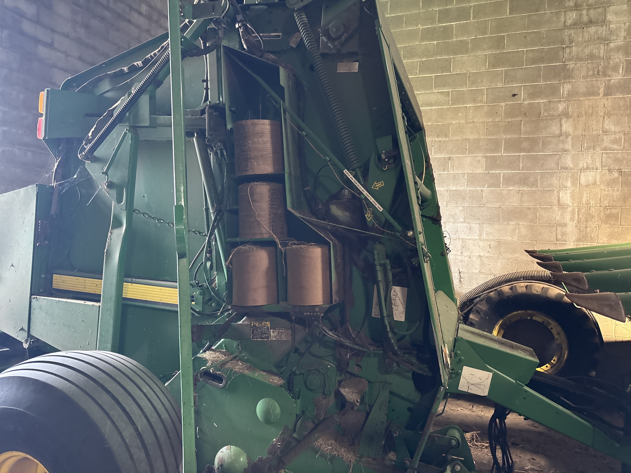 Used 2010 John Deere 568 Round Balers at Koenig Equipment in Urbana, OH - PhotoXL4