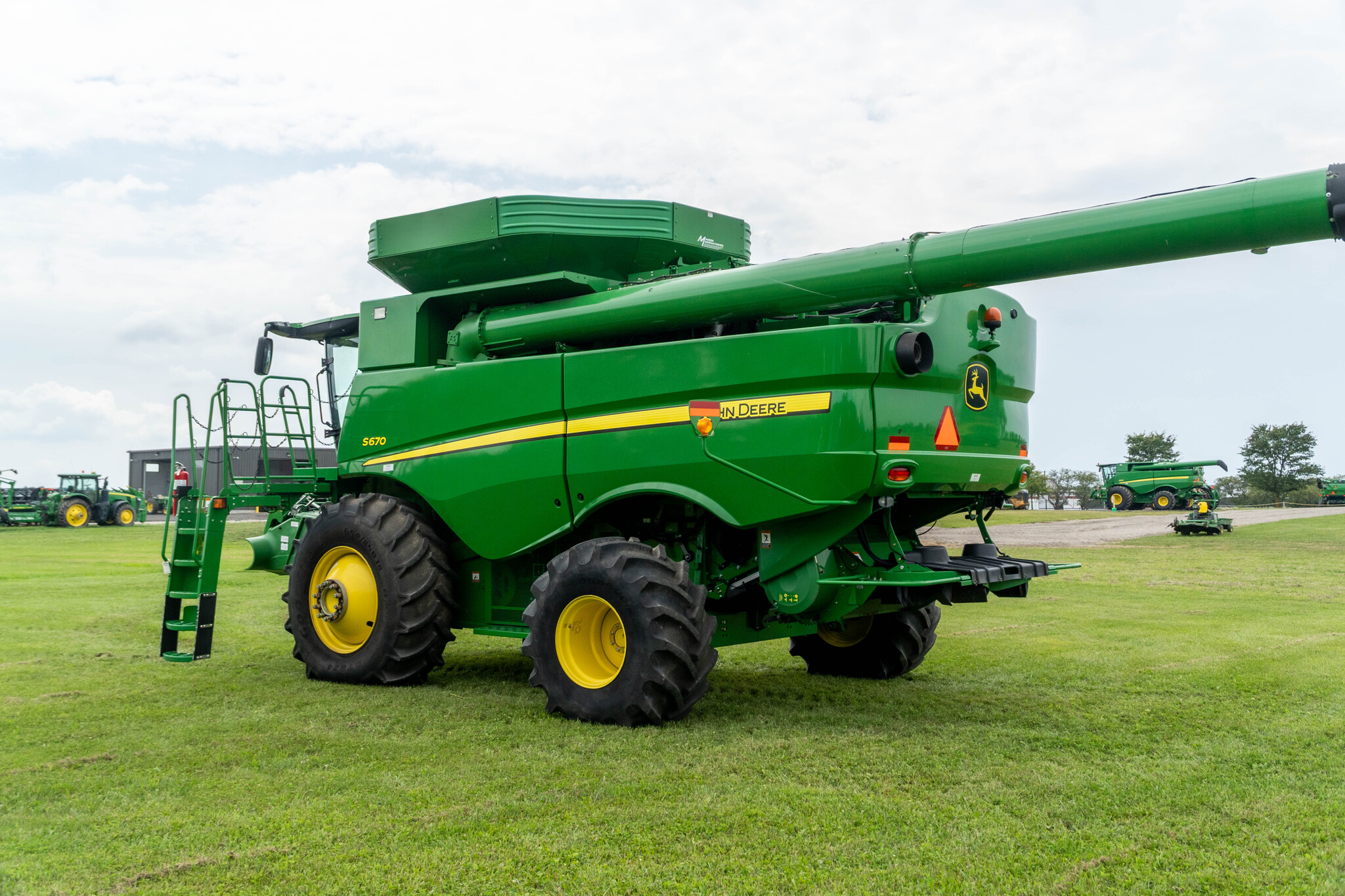 Used 2014 John Deere S670 Combines at Koenig Equipment in Anna, OH - PhotoXL2