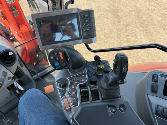 2021 Kubota M7-172 Premium - Photo47