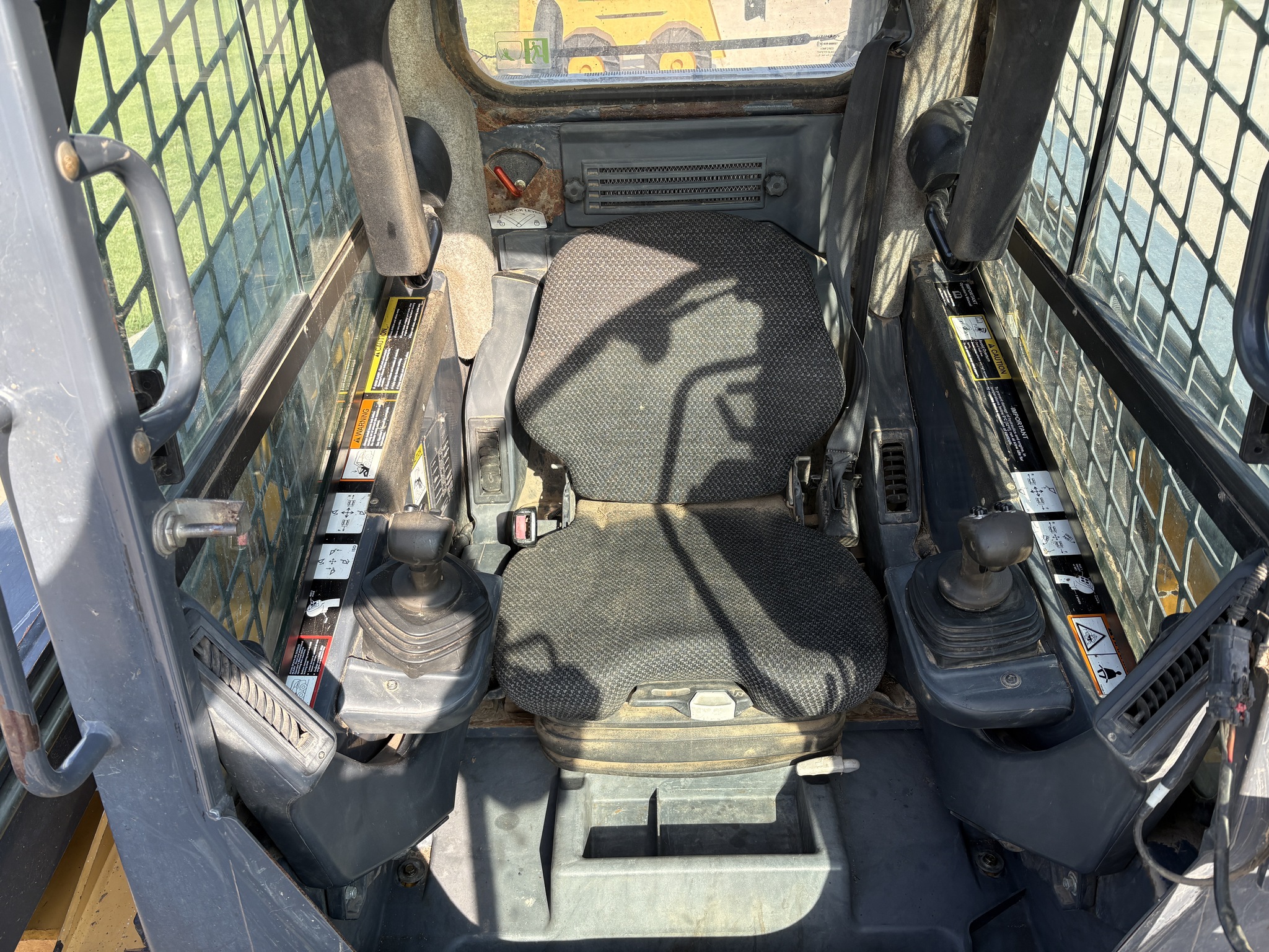 2010 John Deere 333D Image 5