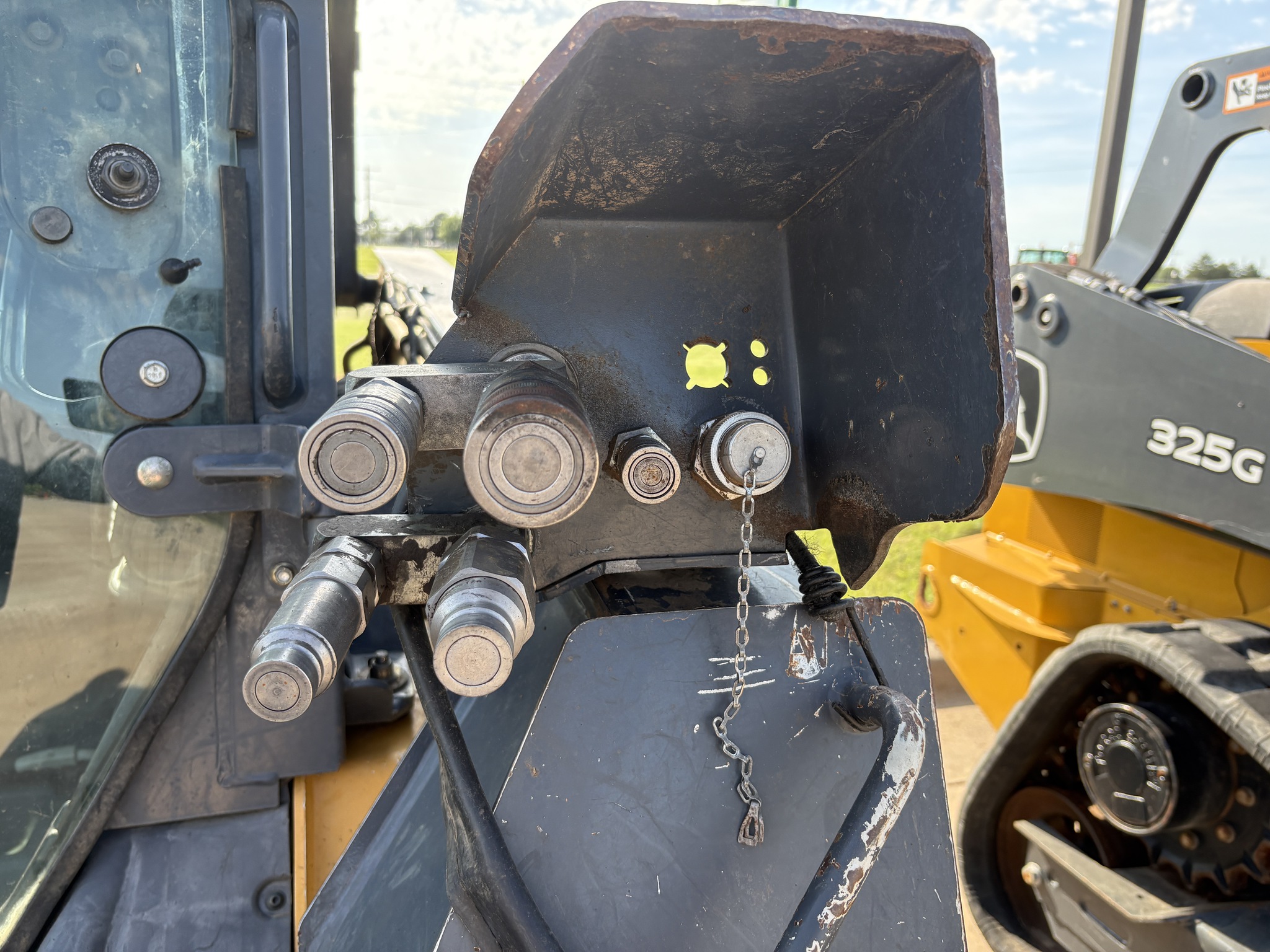 2010 John Deere 333D Image 8
