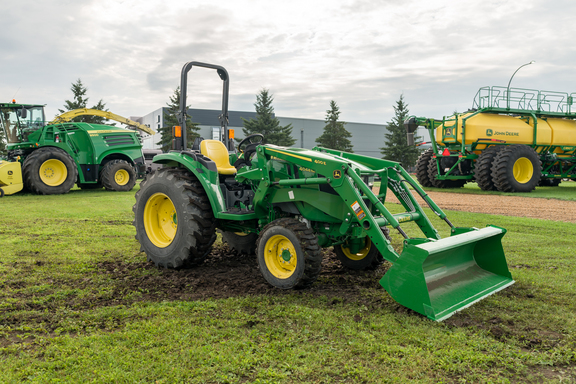 John Deere 4044M