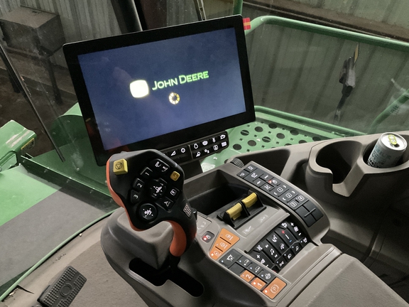 2025 John Deere X9 1100 - Photo18