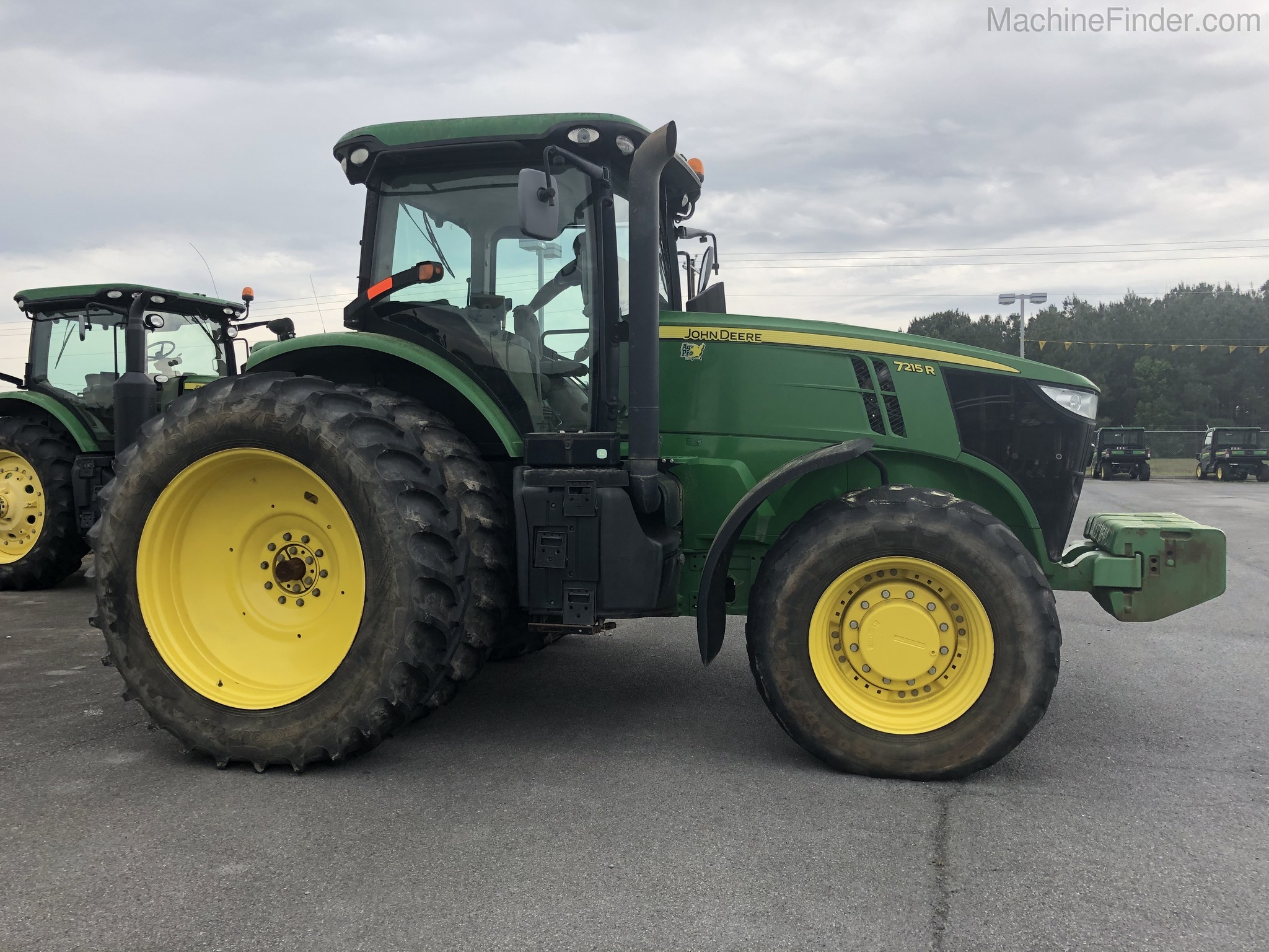 2012 John Deere 7215R Image 1