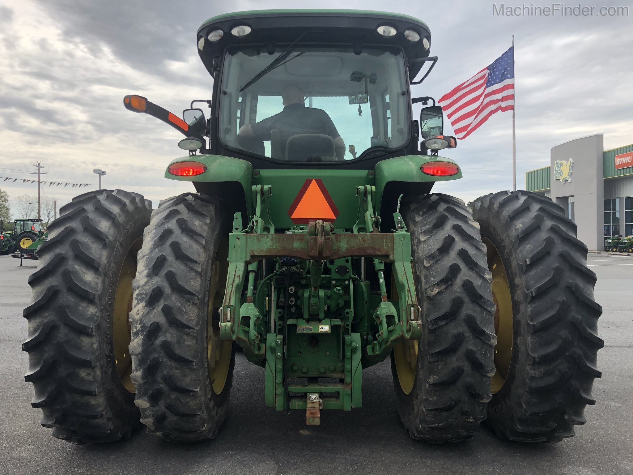 2012 John Deere 7215R Image 6