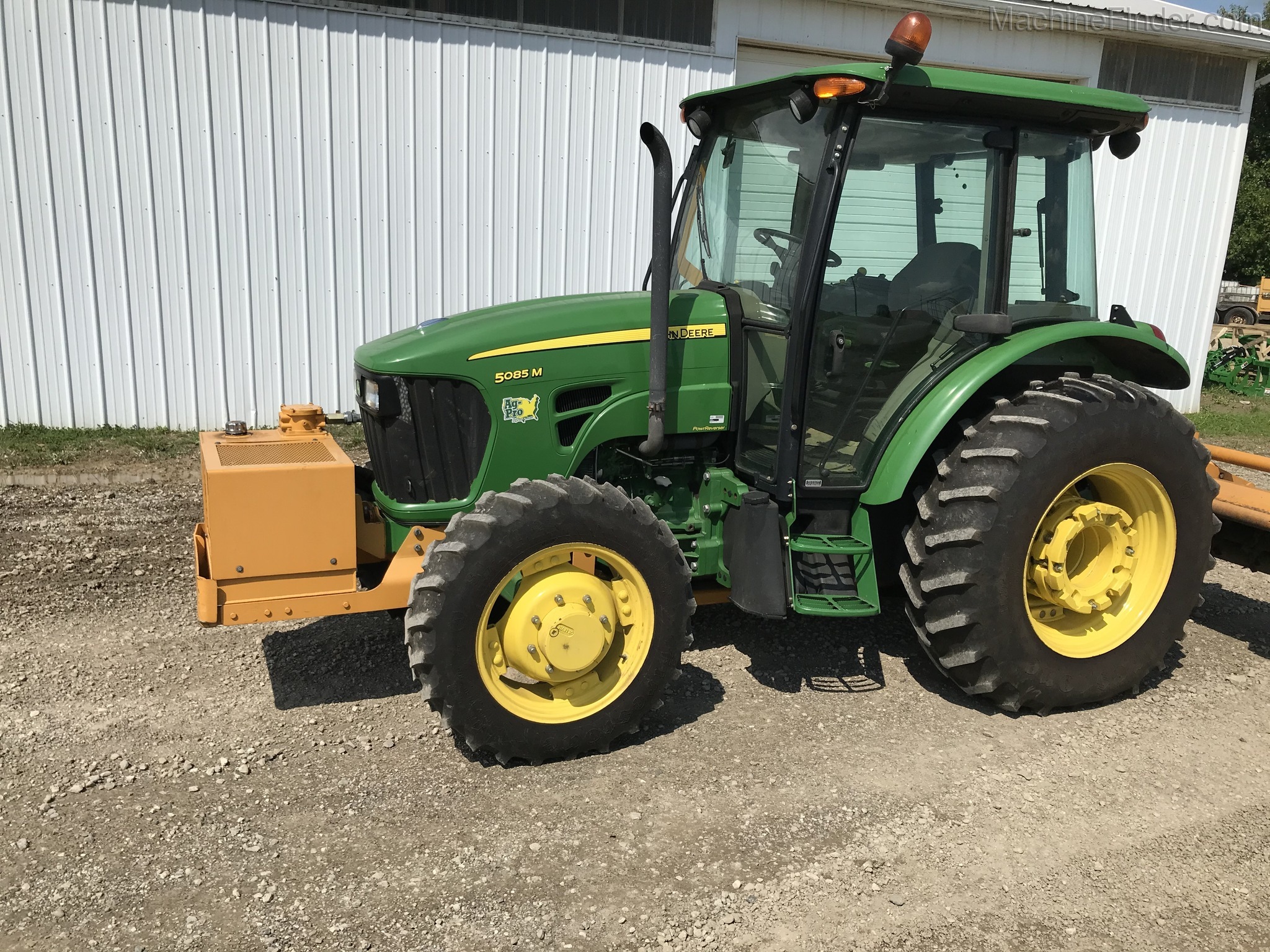 2011 John Deere 5085M Image 3