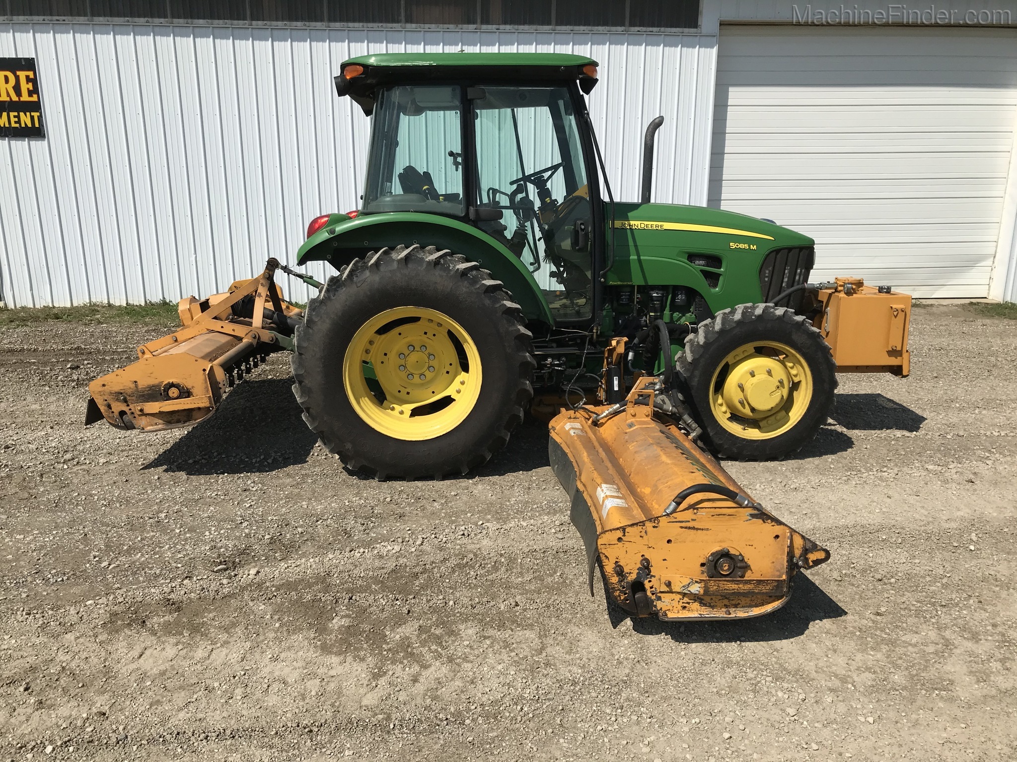 2011 John Deere 5085M Image 1