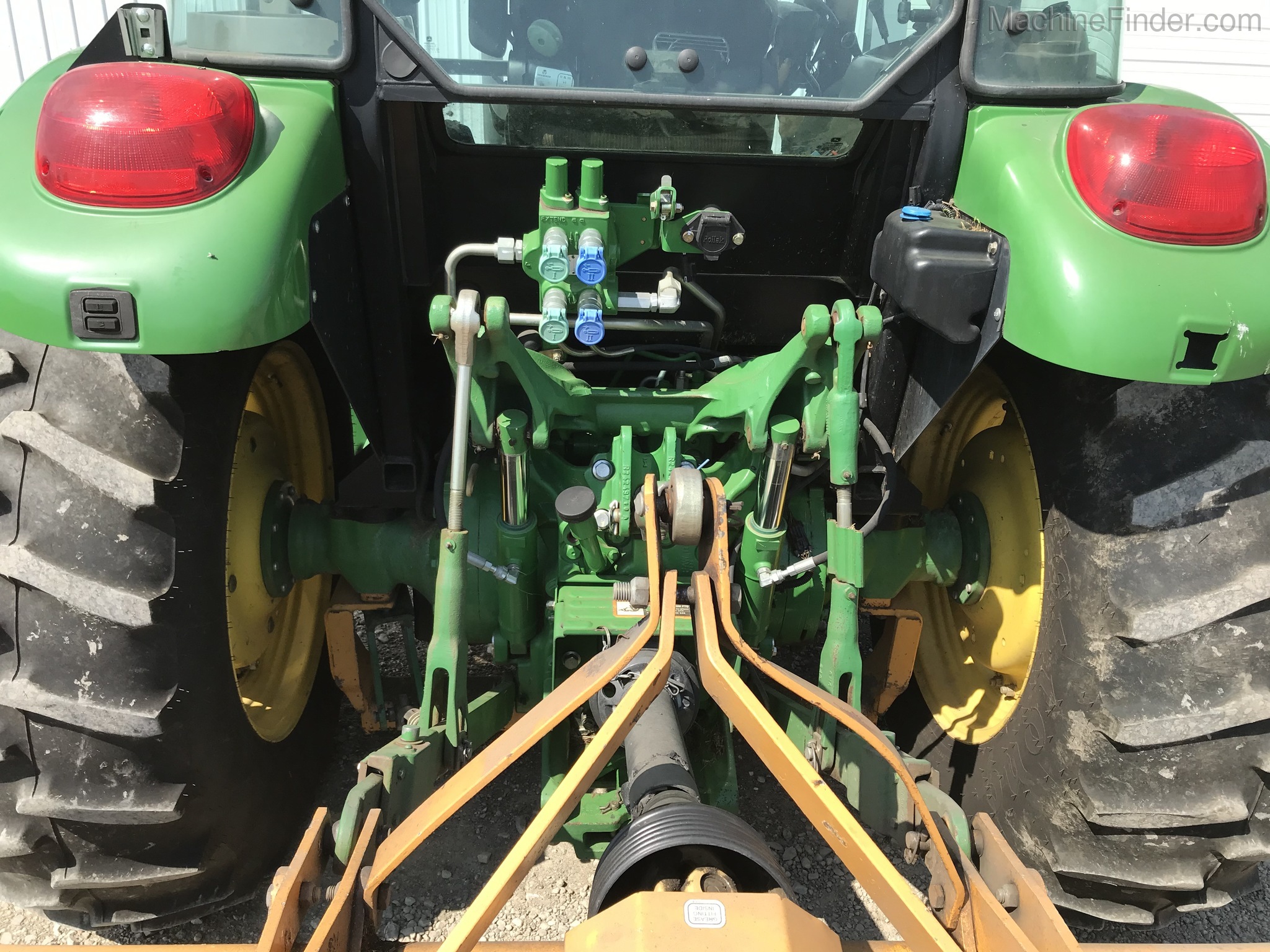 2011 John Deere 5085M Image 9