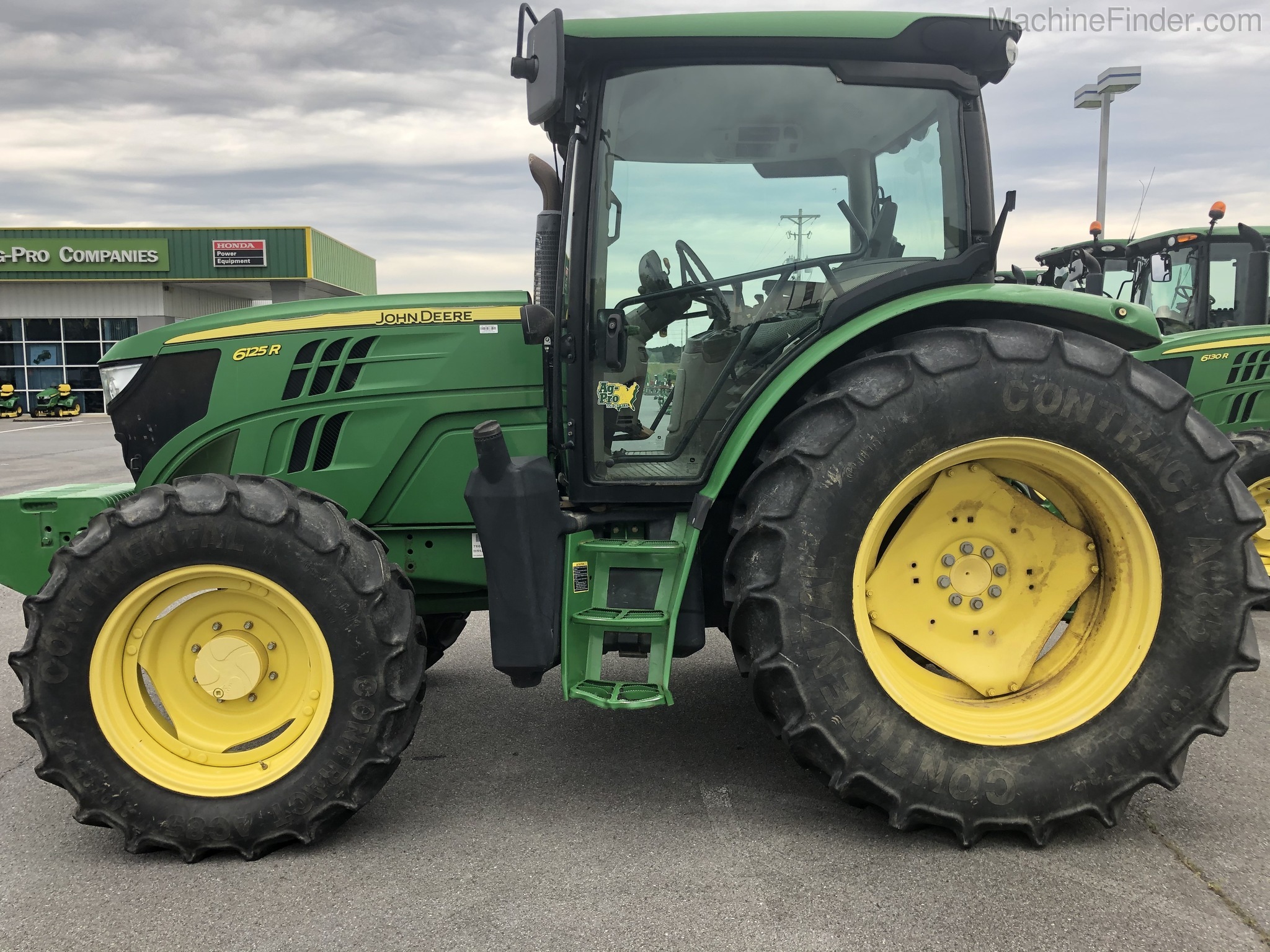 2014 John Deere 6125R Image 4