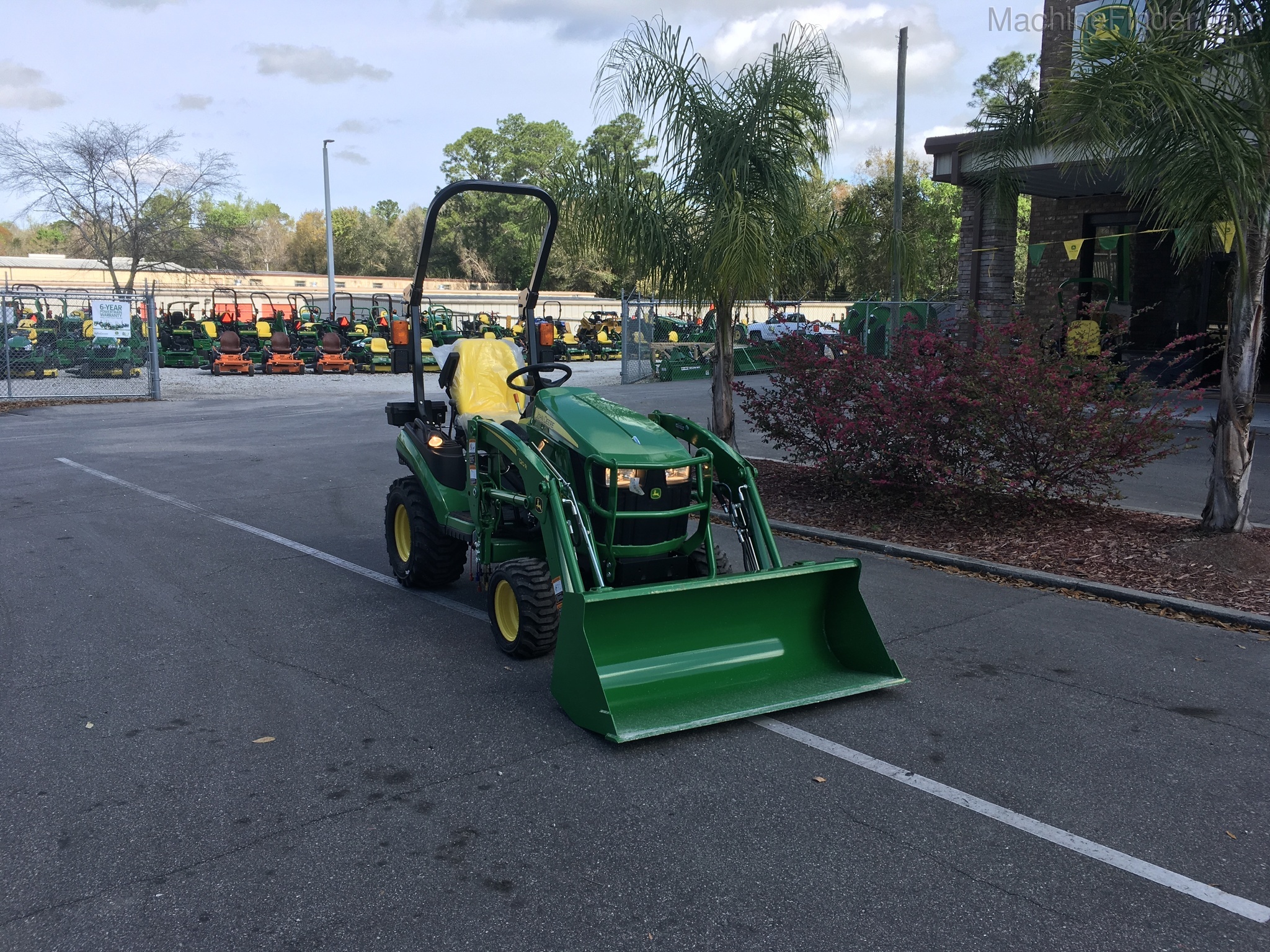 2020 John Deere 1025R Image 3