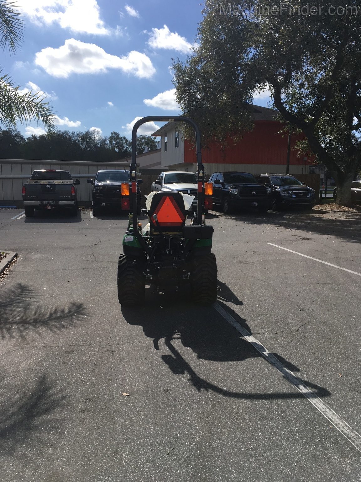 2020 John Deere 1025R Image 5