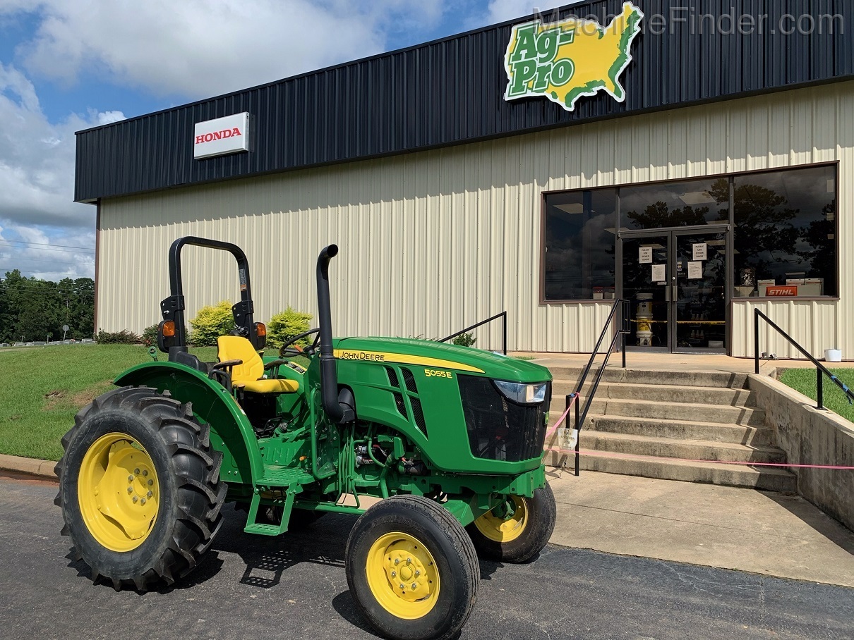2016 John Deere 5055E Image 1