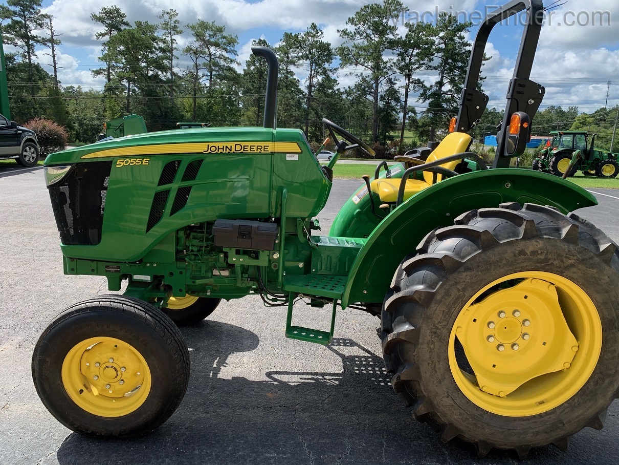 2016 John Deere 5055E Image 4