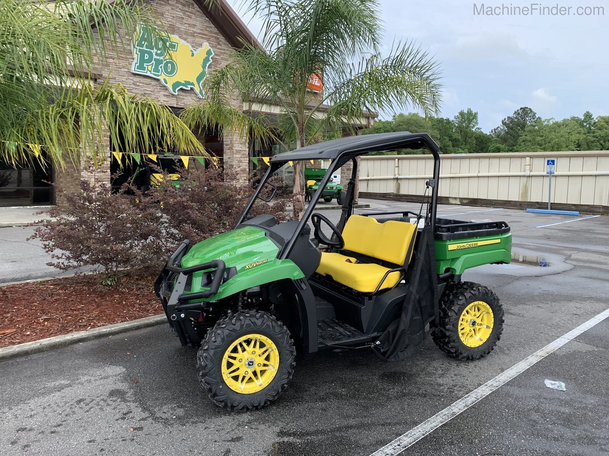 2021 John Deere 590M Image 1