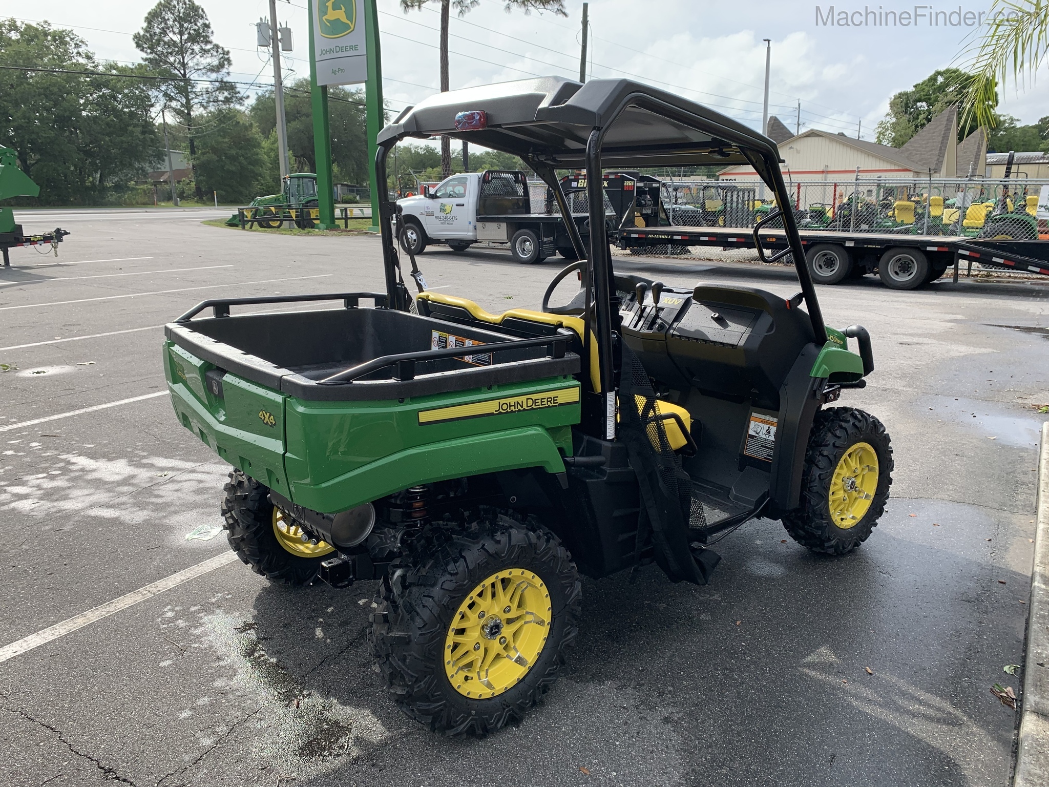 2021 John Deere 590M Image 6