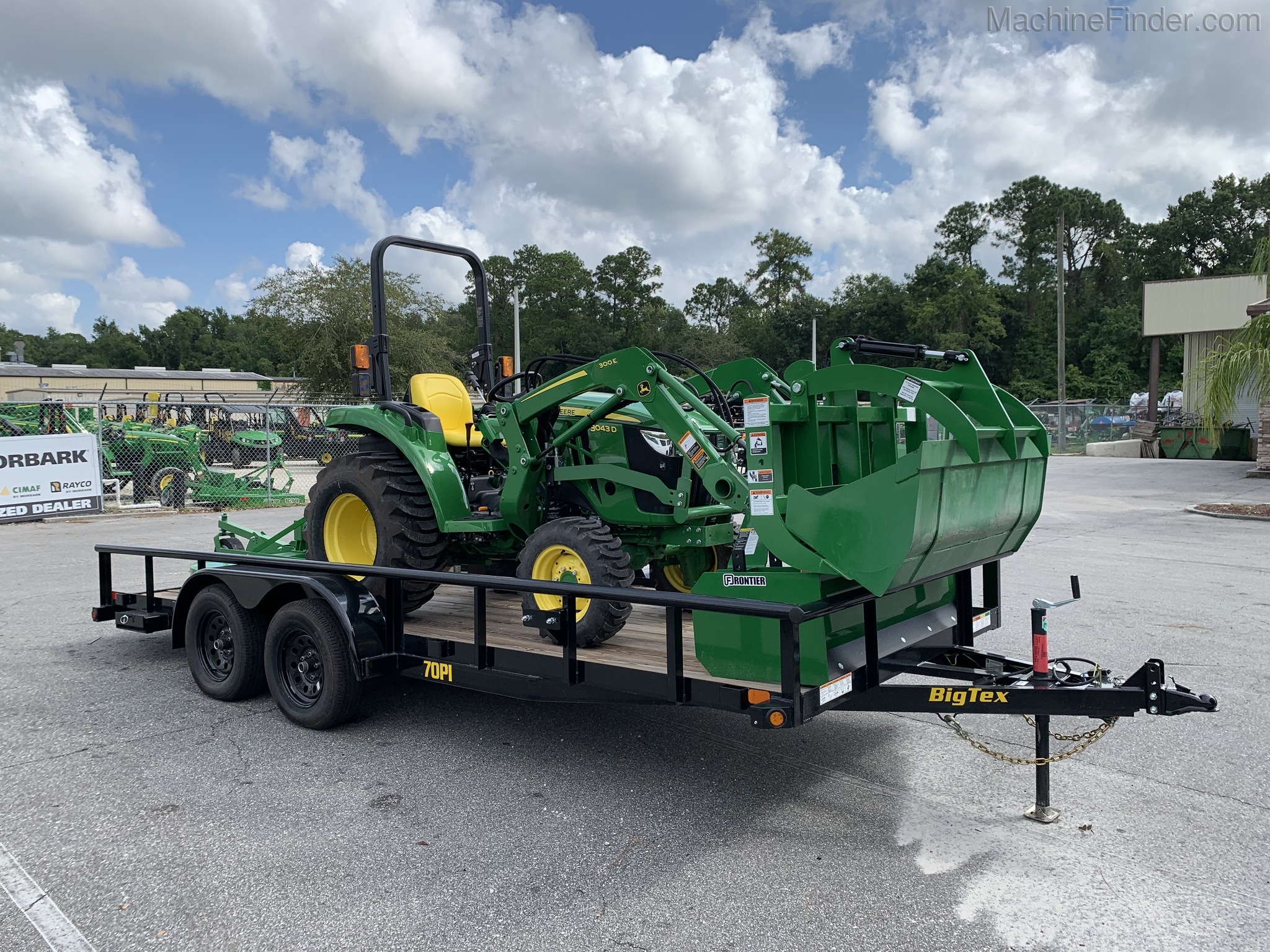 2020 John Deere 3043D Image 2