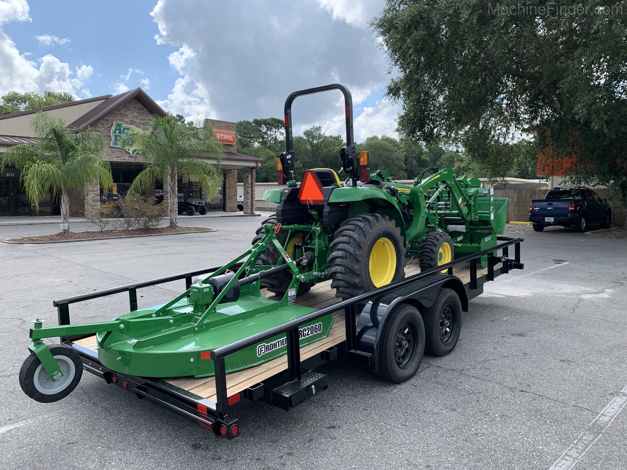 2020 John Deere 3043D Image 4