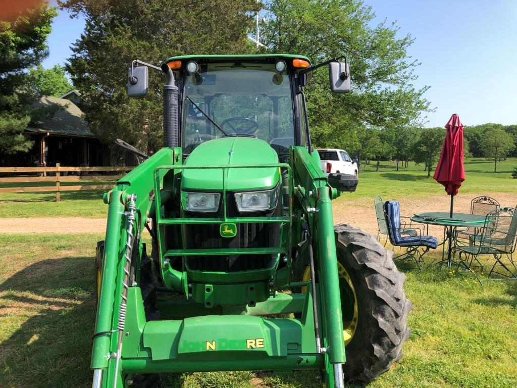 2015 John Deere 5100E Image 18