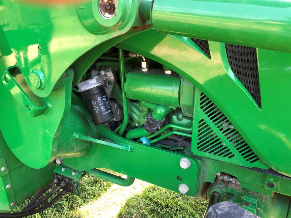 2015 John Deere 5100E Image 16
