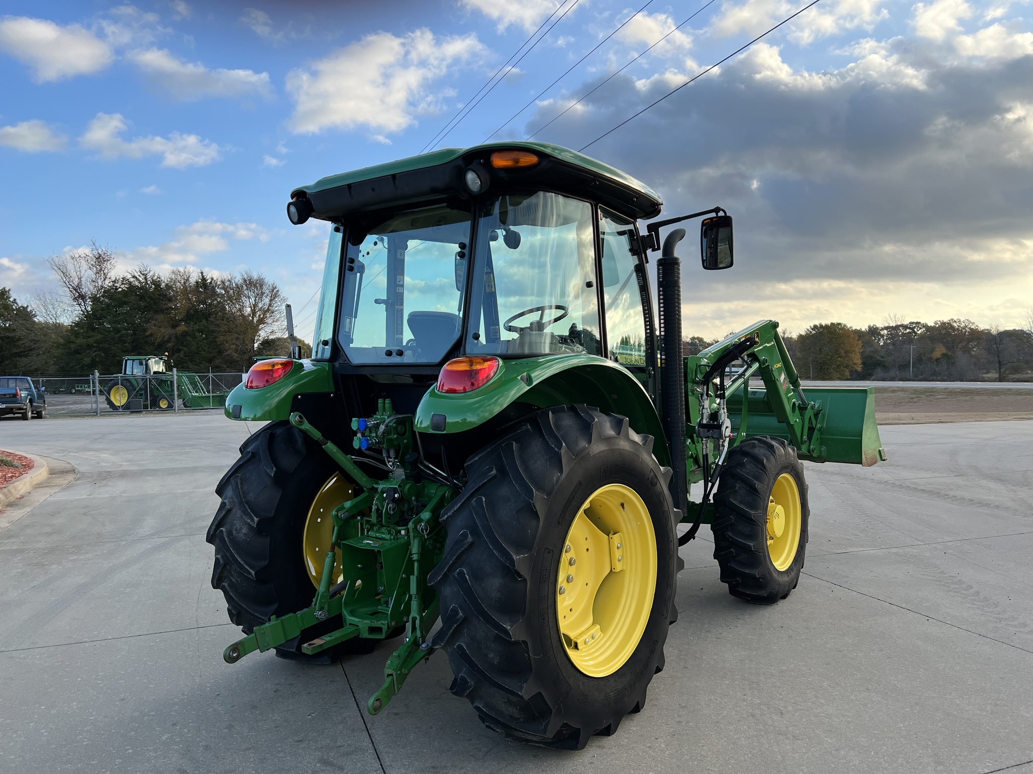2015 John Deere 5100E Image 5