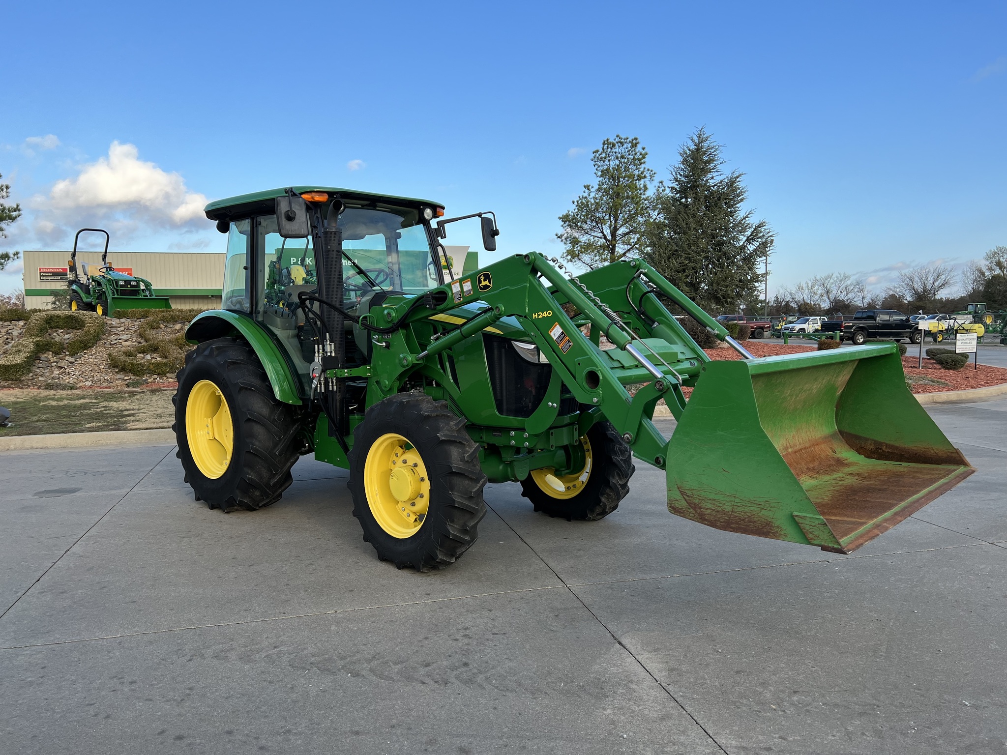 2015 John Deere 5100E Image 7