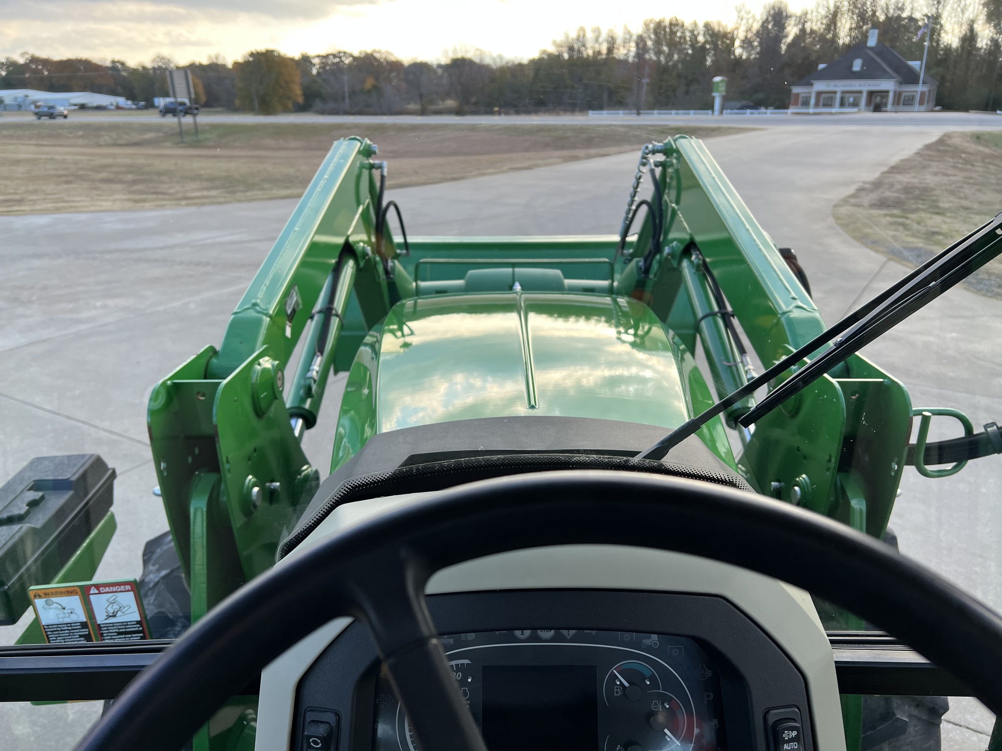 2015 John Deere 5100E Image 12
