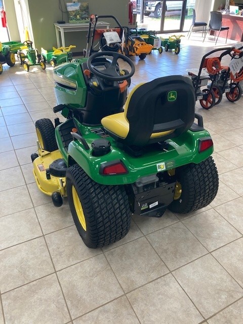 2025 John Deere X570 Image 6