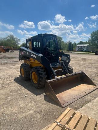 Photo of a 2023 John Deere 330G