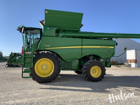 Photo of 2023 John Deere S790