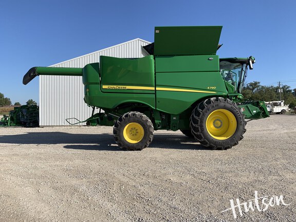Photo of 2023 John Deere S790