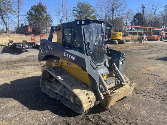 Photo of a 2022 John Deere 333G
